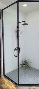 Vách ngăn cửa kính bo góc